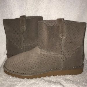 Ugg classic Unlined mini perf boots
